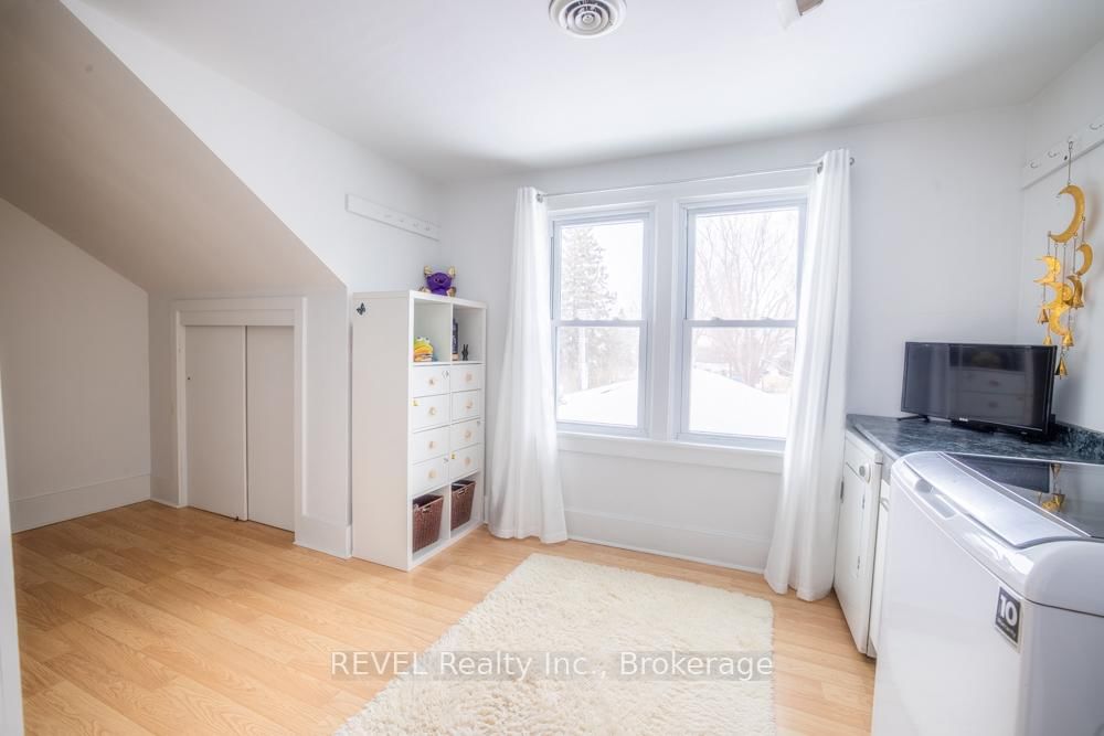 Detached House for sale at 3852 Highland Drive, Fort Erie, Ontario, L0S 1N0 - Ridgeway - MLS: X12836116