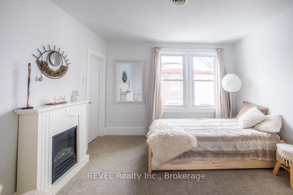 Detached House for sale at 3852 Highland Drive, Fort Erie, Ontario, L0S 1N0 - Ridgeway - MLS: X12836116