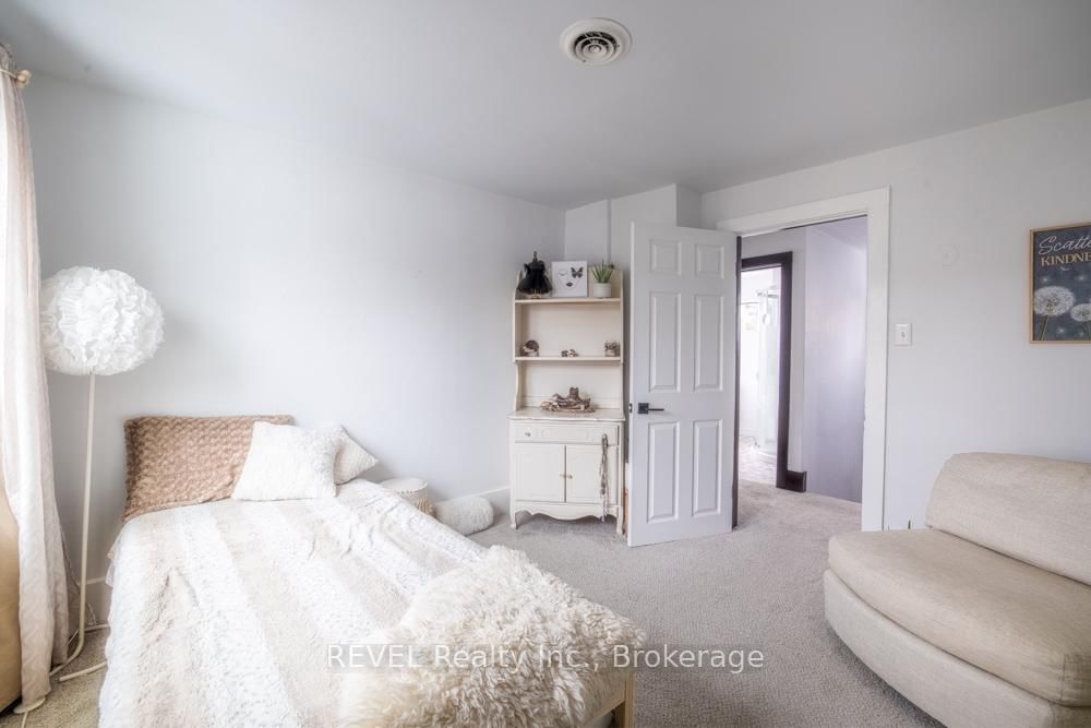 Detached House for sale at 3852 Highland Drive, Fort Erie, Ontario, L0S 1N0 - Ridgeway - MLS: X12836116