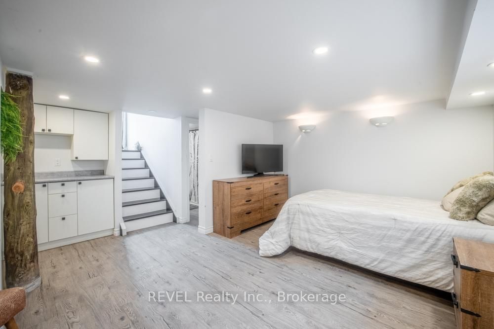 Detached House for sale at 3852 Highland Drive, Fort Erie, Ontario, L0S 1N0 - Ridgeway - MLS: X12836116