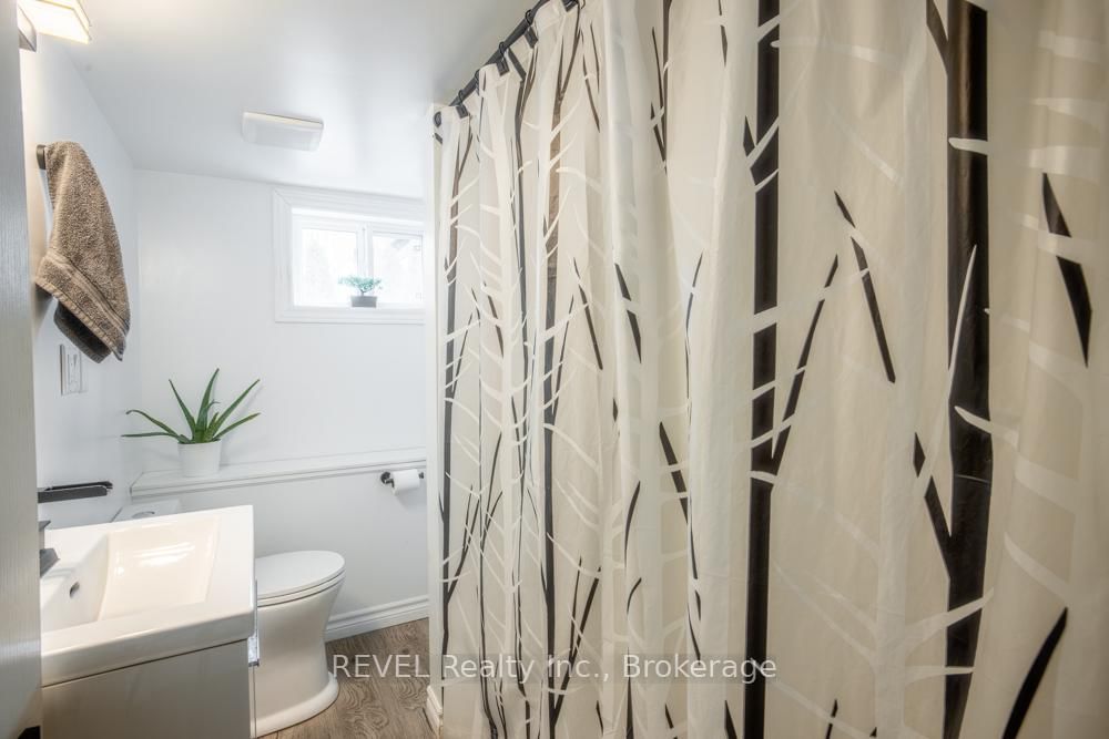 Detached House for sale at 3852 Highland Drive, Fort Erie, Ontario, L0S 1N0 - Ridgeway - MLS: X12836116