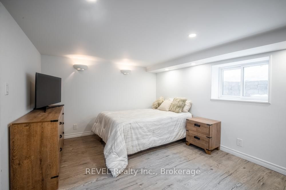 Detached House for sale at 3852 Highland Drive, Fort Erie, Ontario, L0S 1N0 - Ridgeway - MLS: X12836116