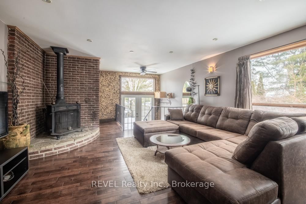 Detached House for sale at 3852 Highland Drive, Fort Erie, Ontario, L0S 1N0 - Ridgeway - MLS: X12836116