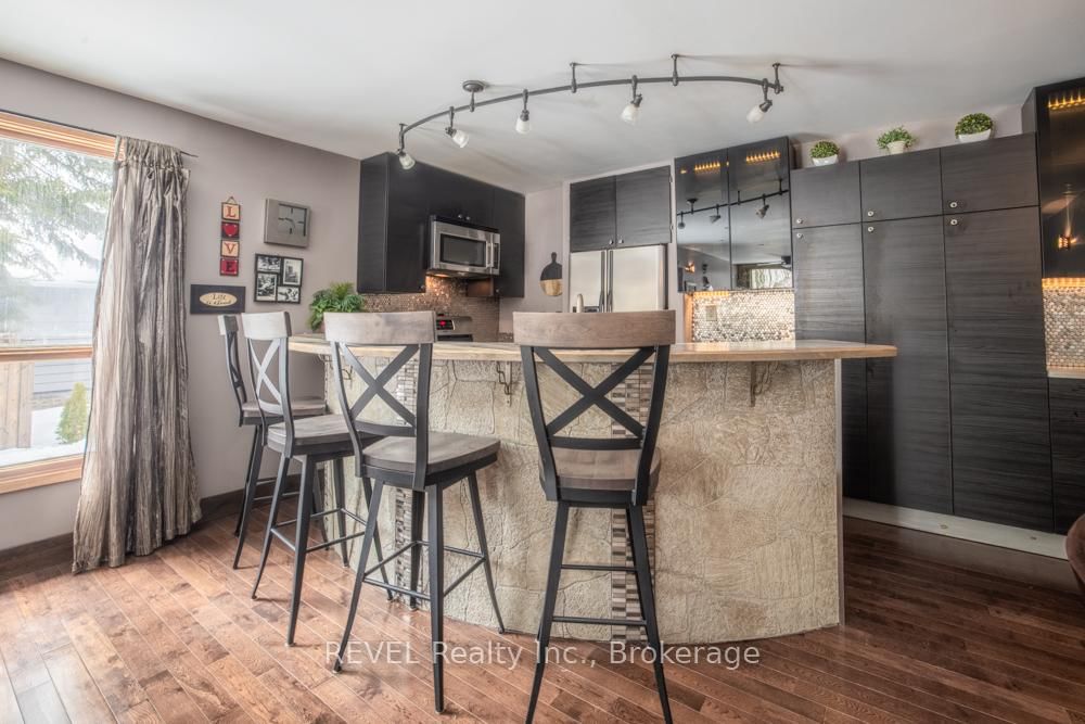 Detached House for sale at 3852 Highland Drive, Fort Erie, Ontario, L0S 1N0 - Ridgeway - MLS: X12836116