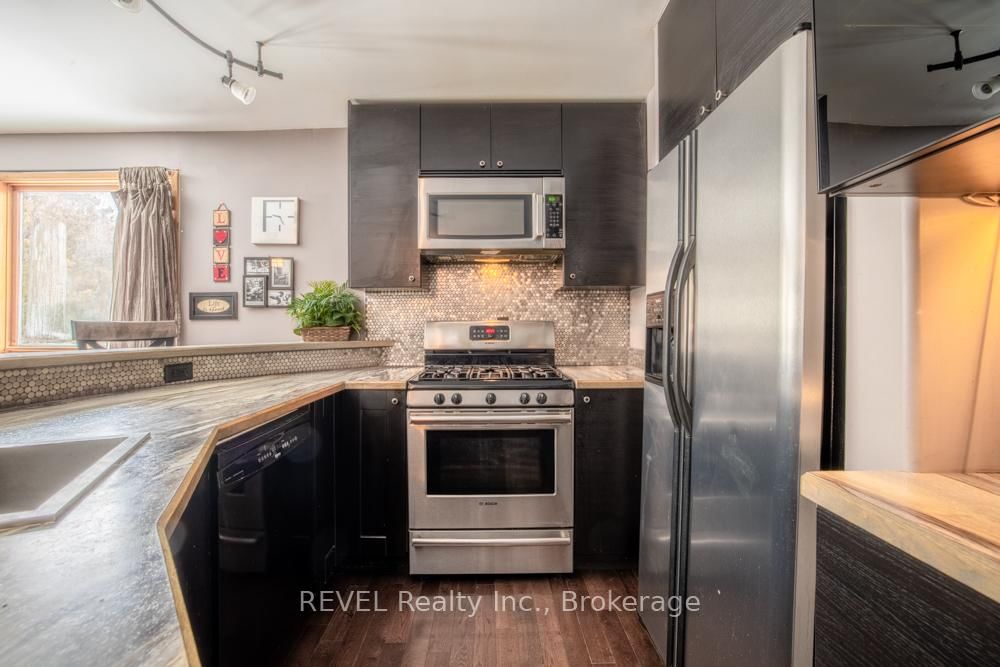 Detached House for sale at 3852 Highland Drive, Fort Erie, Ontario, L0S 1N0 - Ridgeway - MLS: X12836116