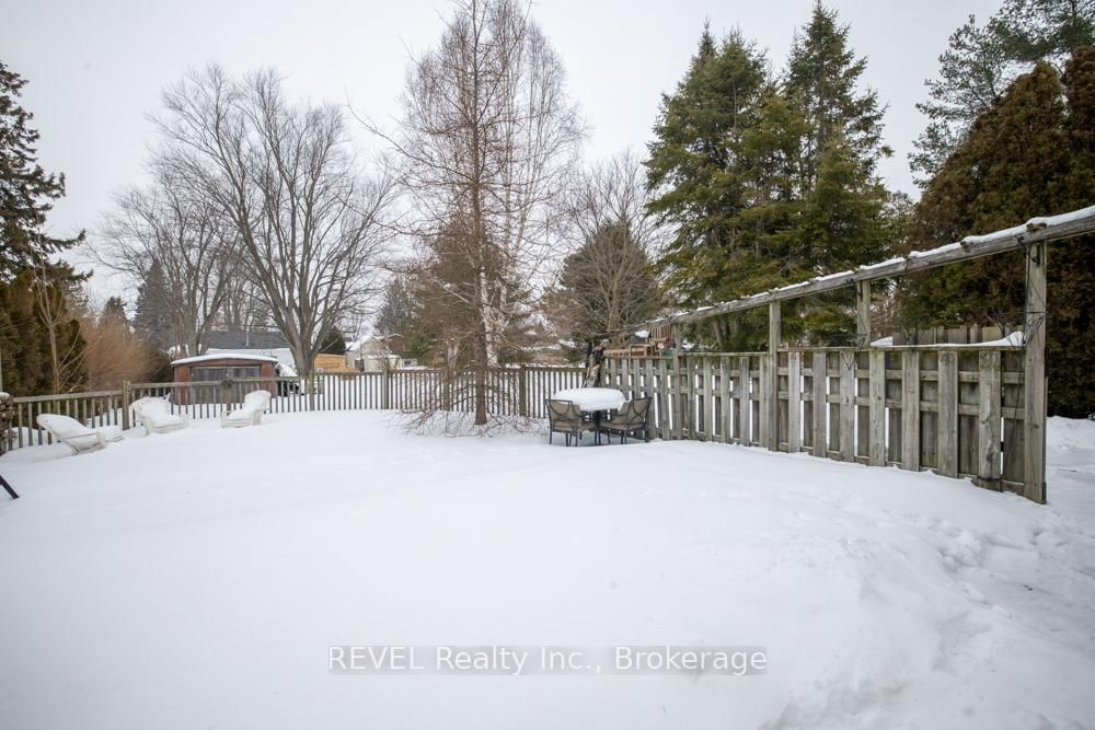 Detached House for sale at 3852 Highland Drive, Fort Erie, Ontario, L0S 1N0 - Ridgeway - MLS: X12836116