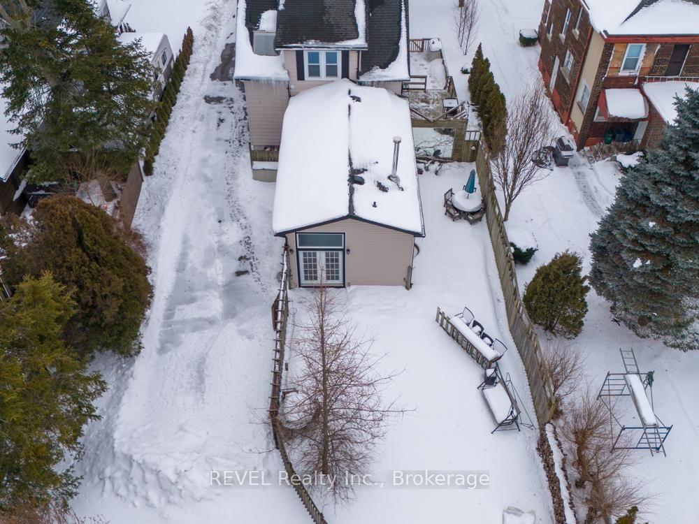 Detached House for sale at 3852 Highland Drive, Fort Erie, Ontario, L0S 1N0 - Ridgeway - MLS: X12836116