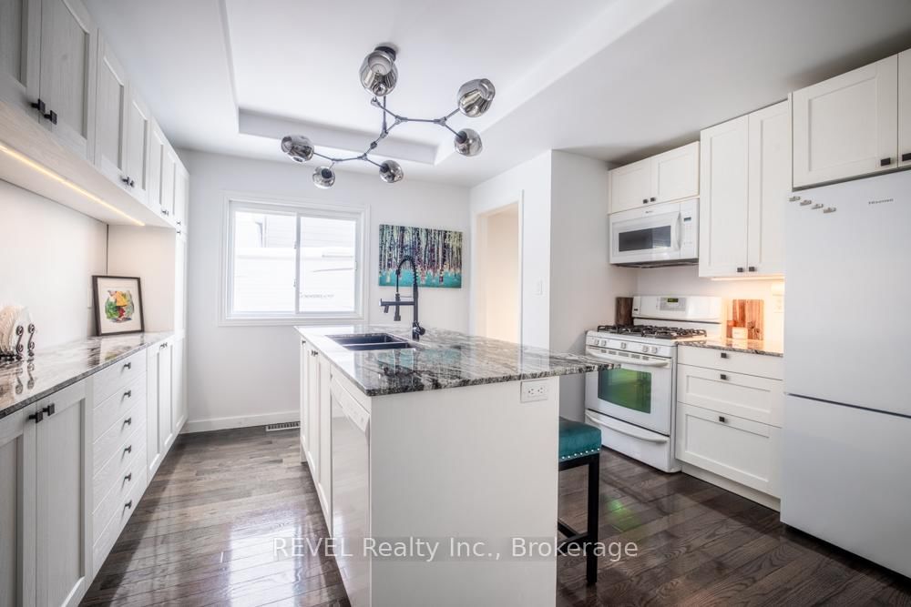 Detached House for sale at 3852 Highland Drive, Fort Erie, Ontario, L0S 1N0 - Ridgeway - MLS: X12836116