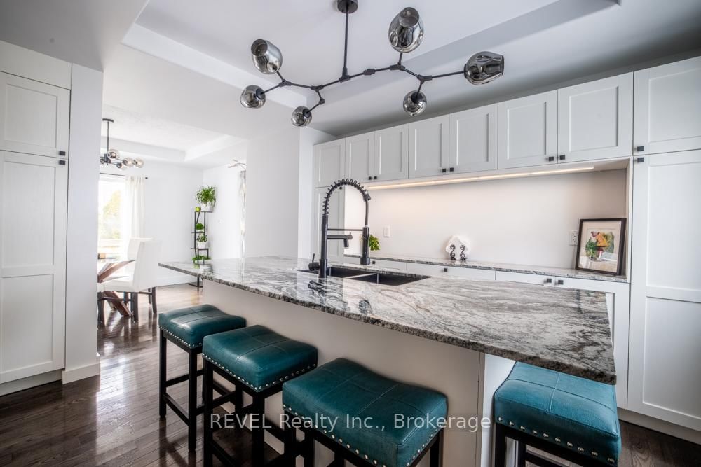 Detached House for sale at 3852 Highland Drive, Fort Erie, Ontario, L0S 1N0 - Ridgeway - MLS: X12836116