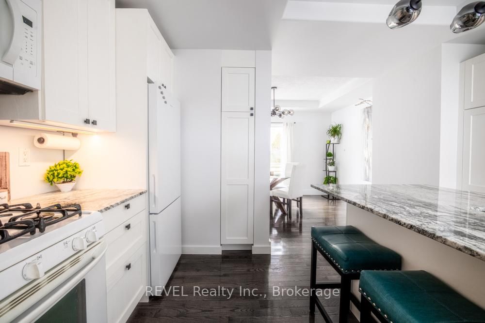 Detached House for sale at 3852 Highland Drive, Fort Erie, Ontario, L0S 1N0 - Ridgeway - MLS: X12836116