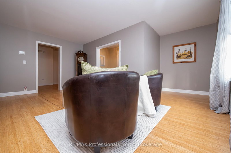 10 Florence St W, Huntsville, P1H 1T2 | Image 3