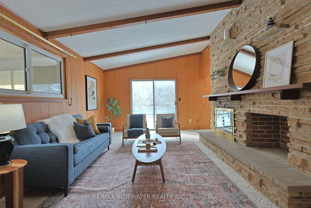 10318 Riverside Drive