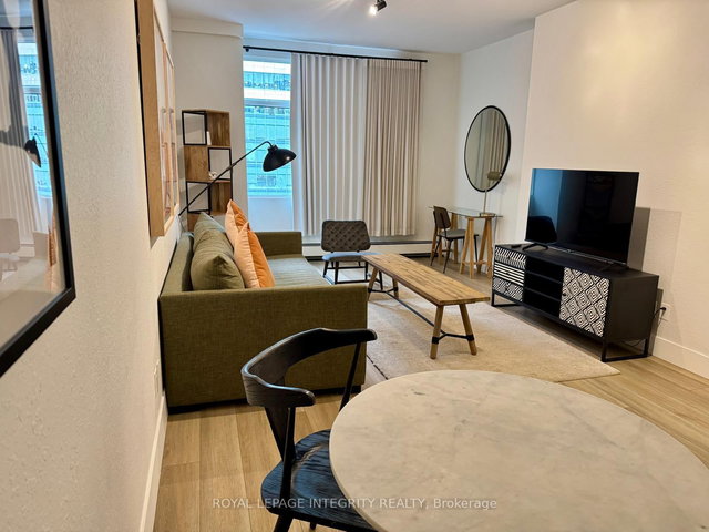 717 - 161 Laurier Avenue W