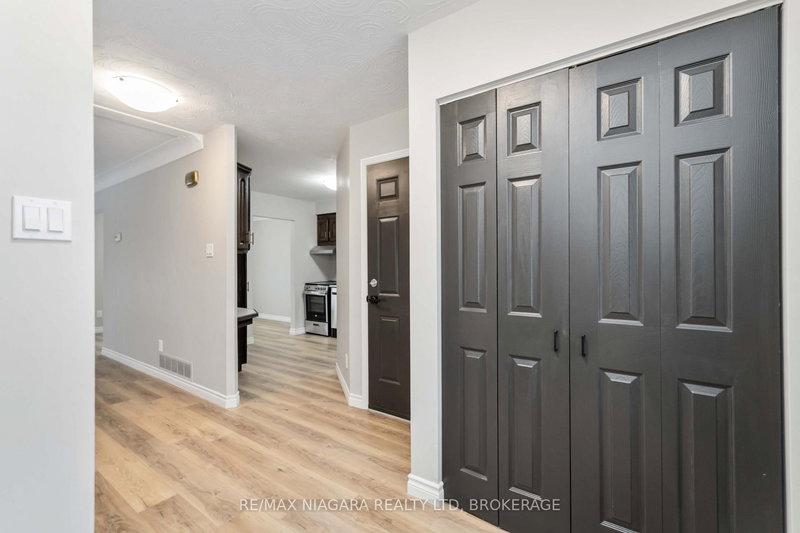 10 Donegel Pl, Hamilton, L9A 4Z6 | Image 3