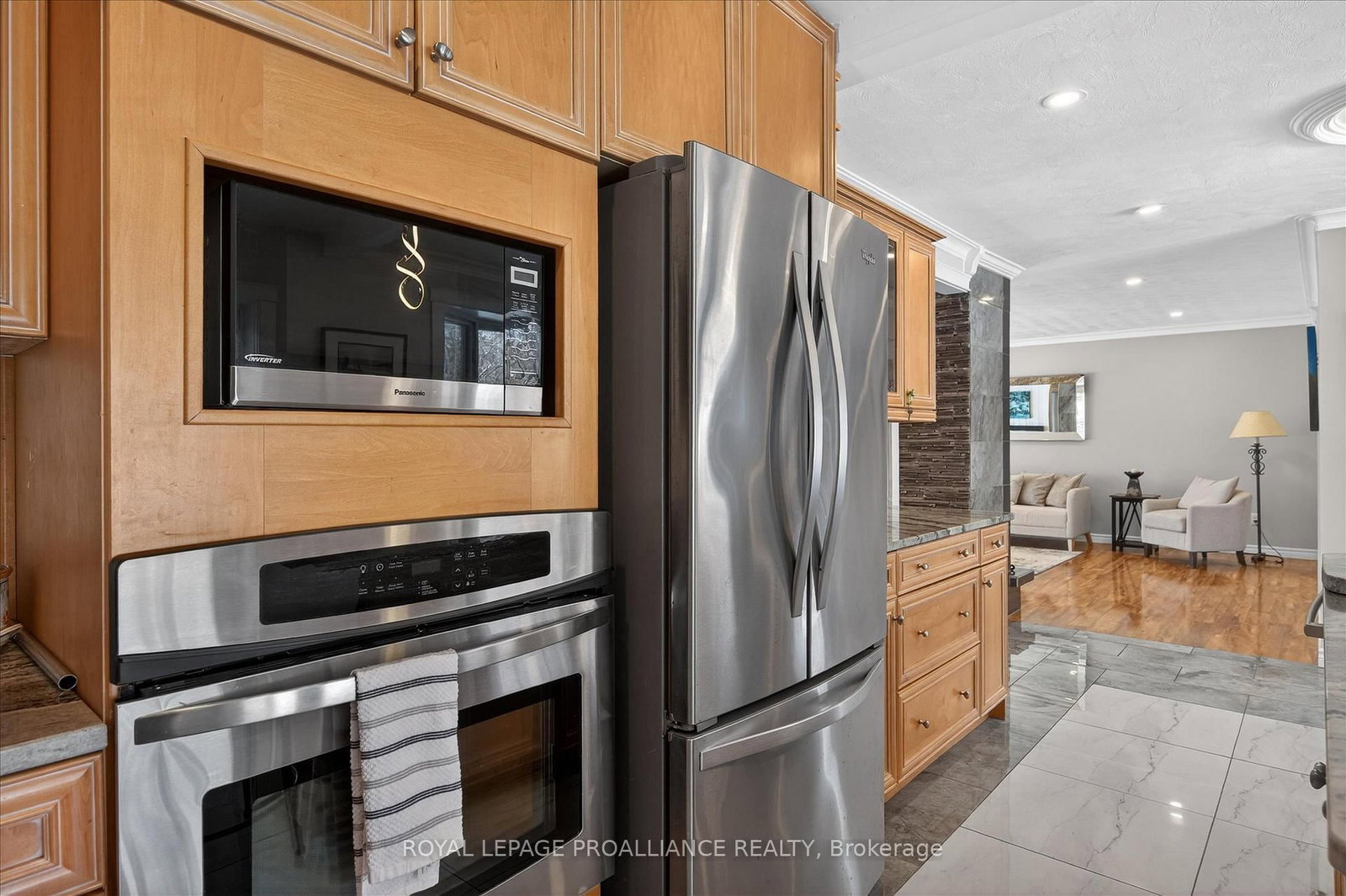 Detached House for sale at 960 Weller Street, Peterborough, Ontario, K9J 4Y2 - Monaghan Ward 2 - MLS: X12838398