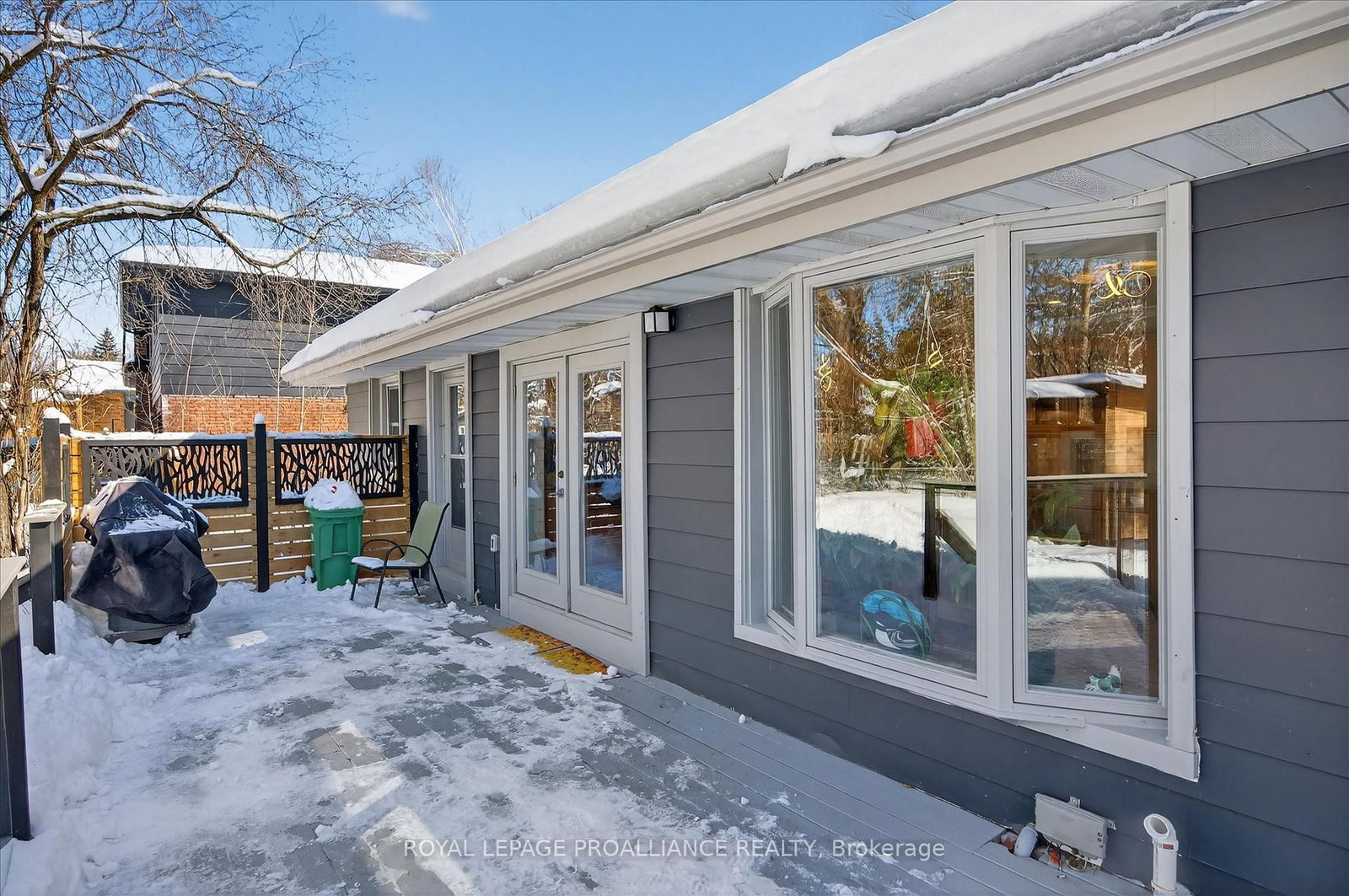 Detached House for sale at 960 Weller Street, Peterborough, Ontario, K9J 4Y2 - Monaghan Ward 2 - MLS: X12838398