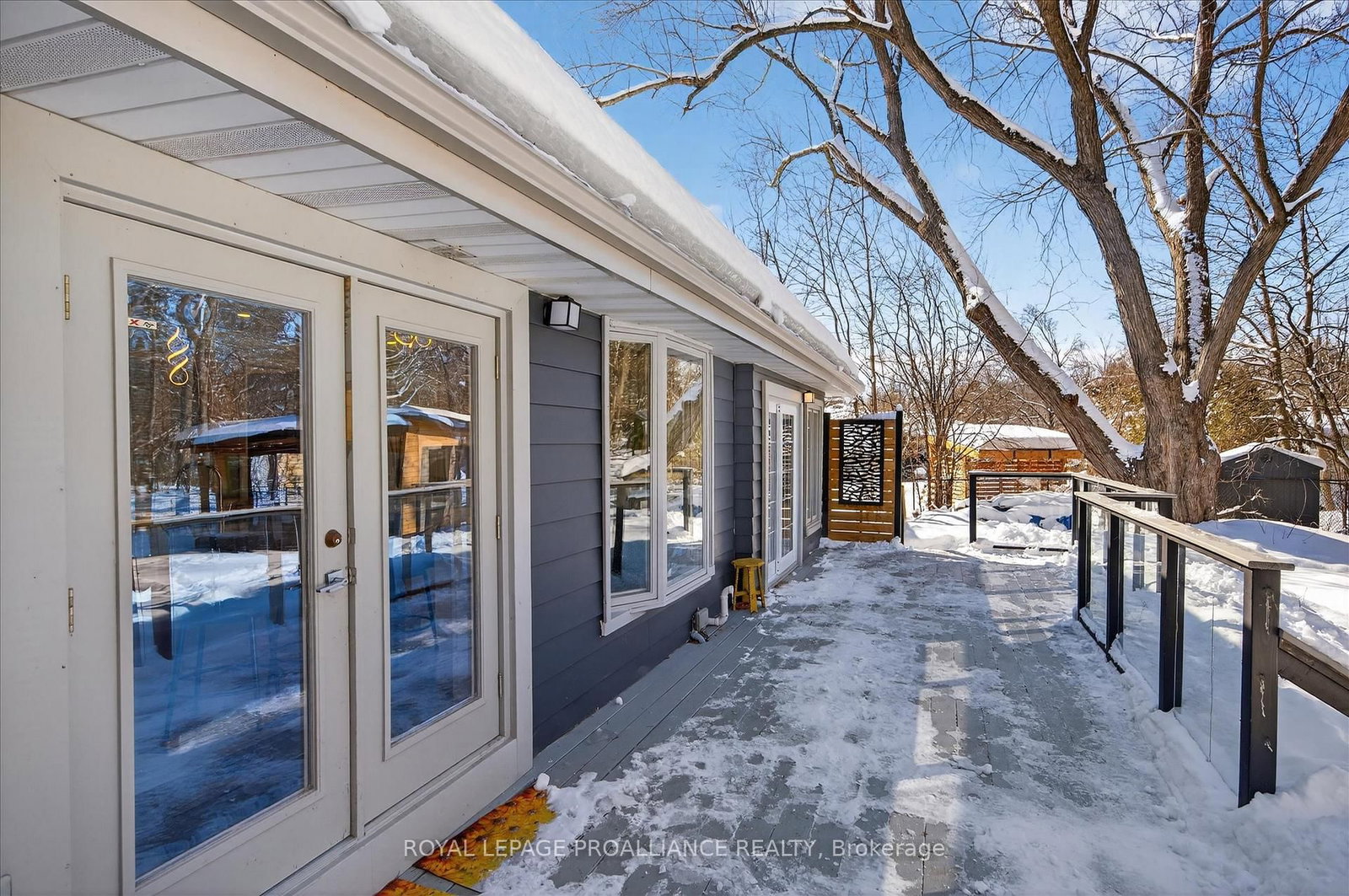 Detached House for sale at 960 Weller Street, Peterborough, Ontario, K9J 4Y2 - Monaghan Ward 2 - MLS: X12838398