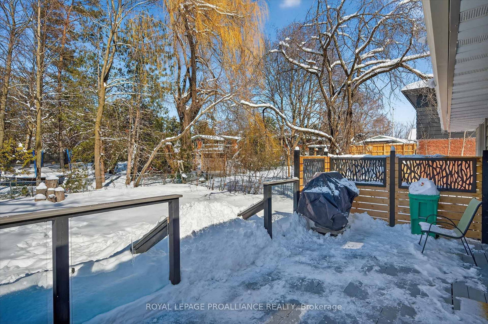 Detached House for sale at 960 Weller Street, Peterborough, Ontario, K9J 4Y2 - Monaghan Ward 2 - MLS: X12838398