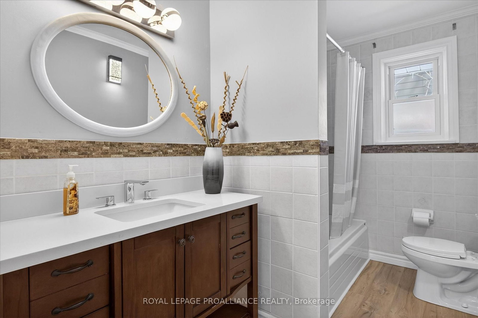 Detached House for sale at 960 Weller Street, Peterborough, Ontario, K9J 4Y2 - Monaghan Ward 2 - MLS: X12838398