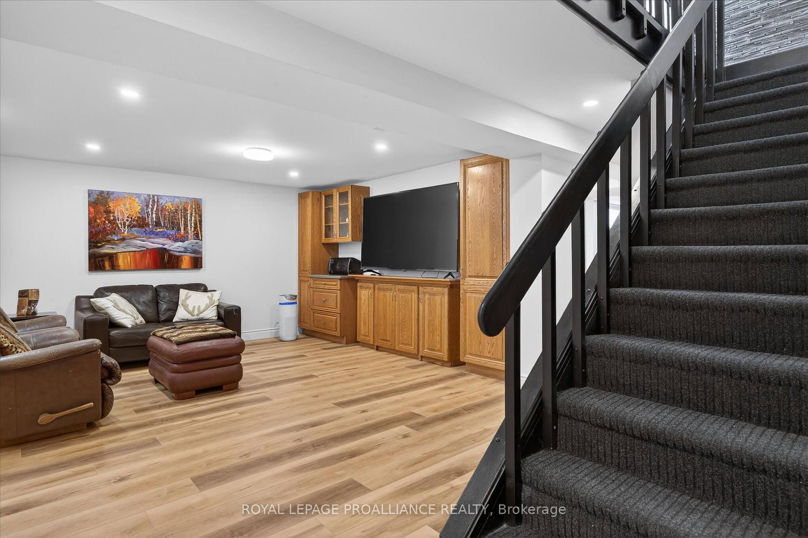 Detached House for sale at 960 Weller Street, Peterborough, Ontario, K9J 4Y2 - Monaghan Ward 2 - MLS: X12838398