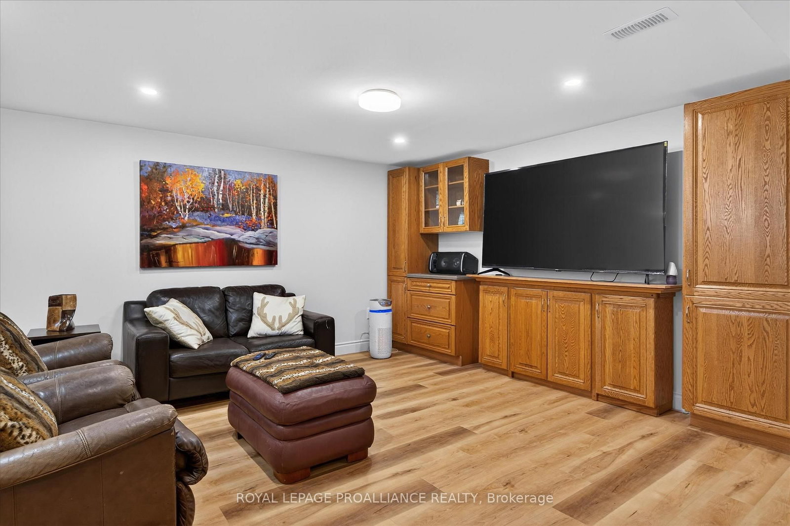 Detached House for sale at 960 Weller Street, Peterborough, Ontario, K9J 4Y2 - Monaghan Ward 2 - MLS: X12838398