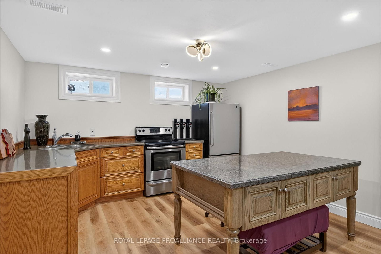 Detached House for sale at 960 Weller Street, Peterborough, Ontario, K9J 4Y2 - Monaghan Ward 2 - MLS: X12838398