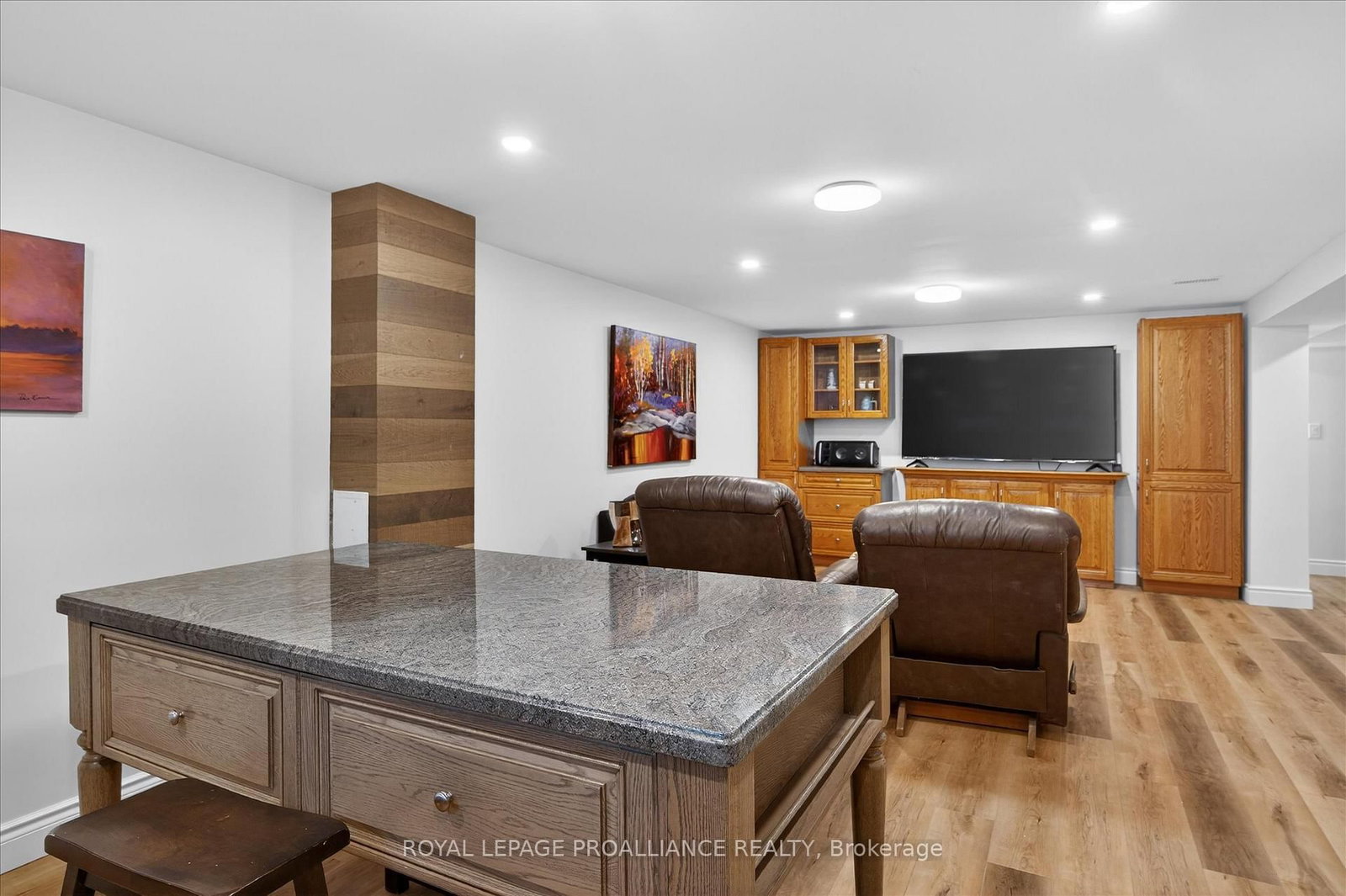 Detached House for sale at 960 Weller Street, Peterborough, Ontario, K9J 4Y2 - Monaghan Ward 2 - MLS: X12838398