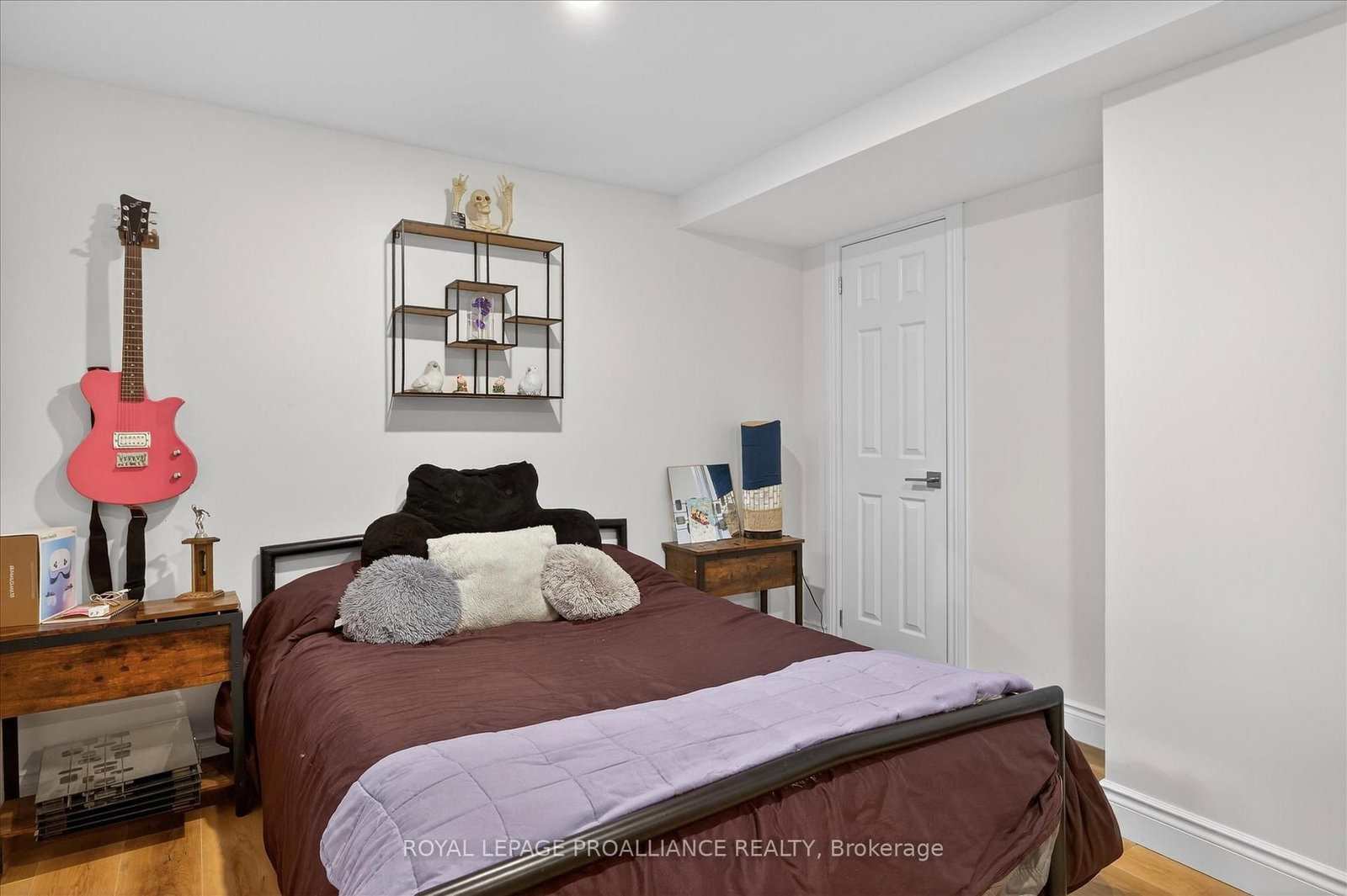 Detached House for sale at 960 Weller Street, Peterborough, Ontario, K9J 4Y2 - Monaghan Ward 2 - MLS: X12838398