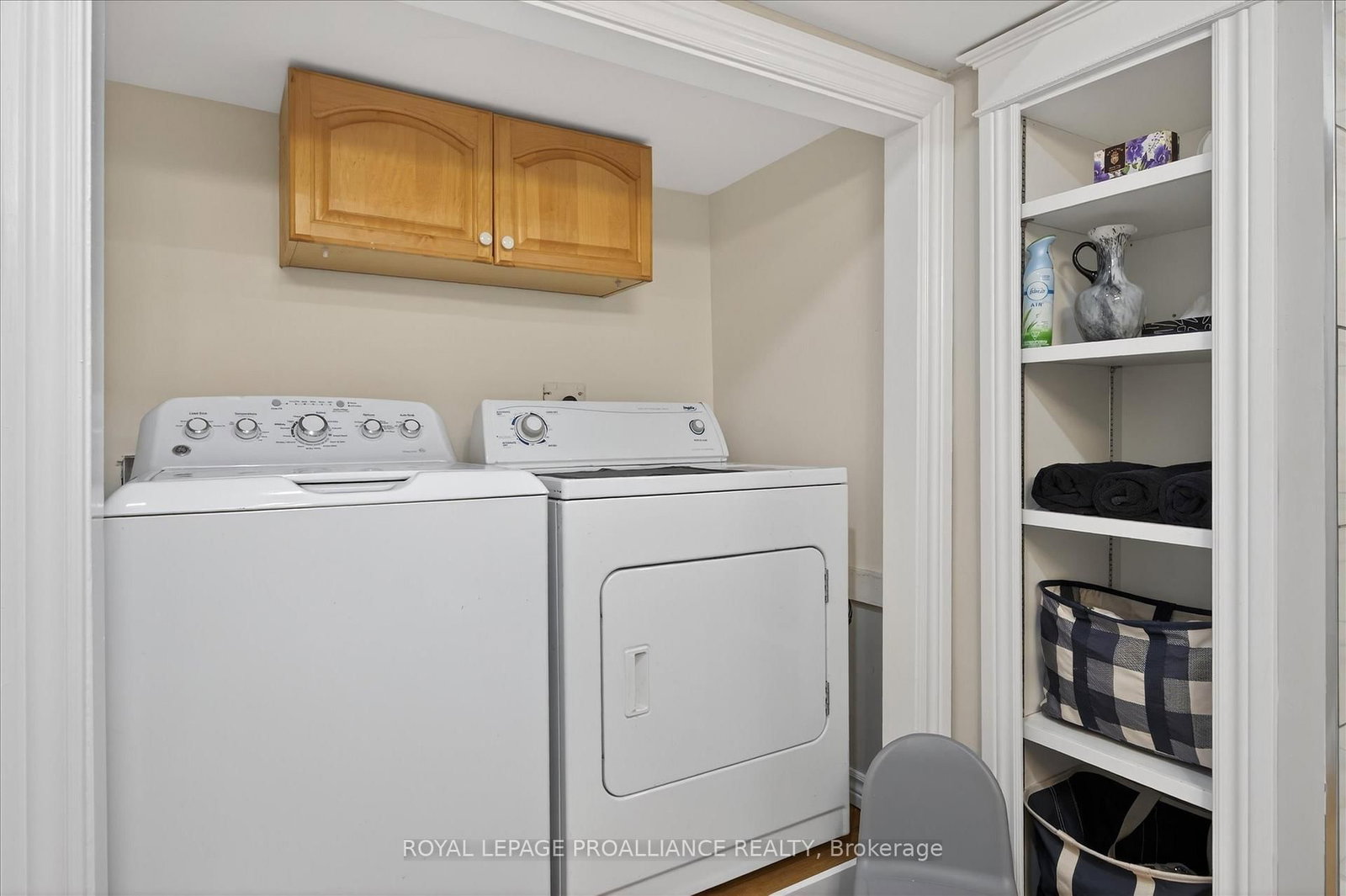 Detached House for sale at 960 Weller Street, Peterborough, Ontario, K9J 4Y2 - Monaghan Ward 2 - MLS: X12838398