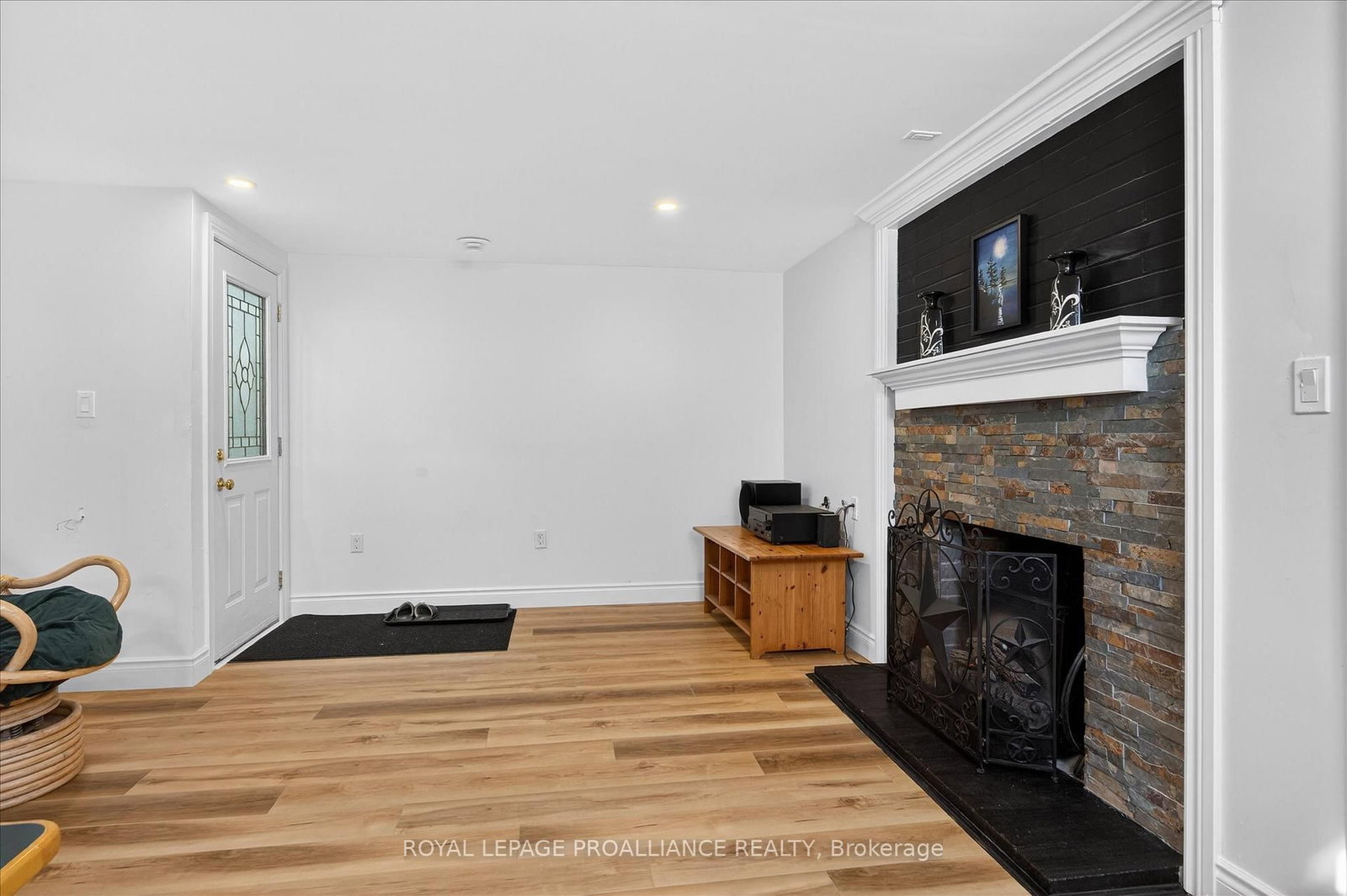 Detached House for sale at 960 Weller Street, Peterborough, Ontario, K9J 4Y2 - Monaghan Ward 2 - MLS: X12838398