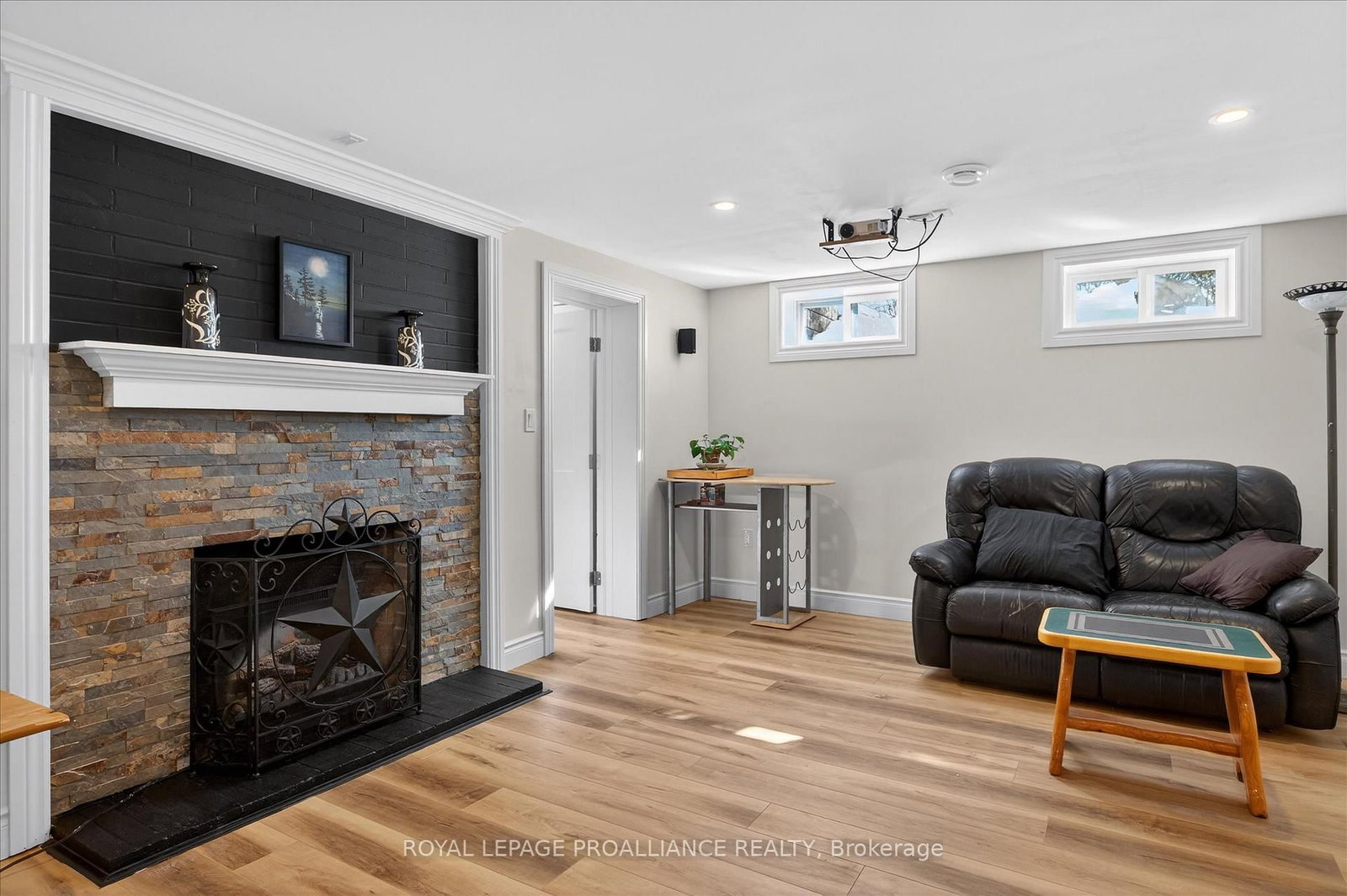 Detached House for sale at 960 Weller Street, Peterborough, Ontario, K9J 4Y2 - Monaghan Ward 2 - MLS: X12838398