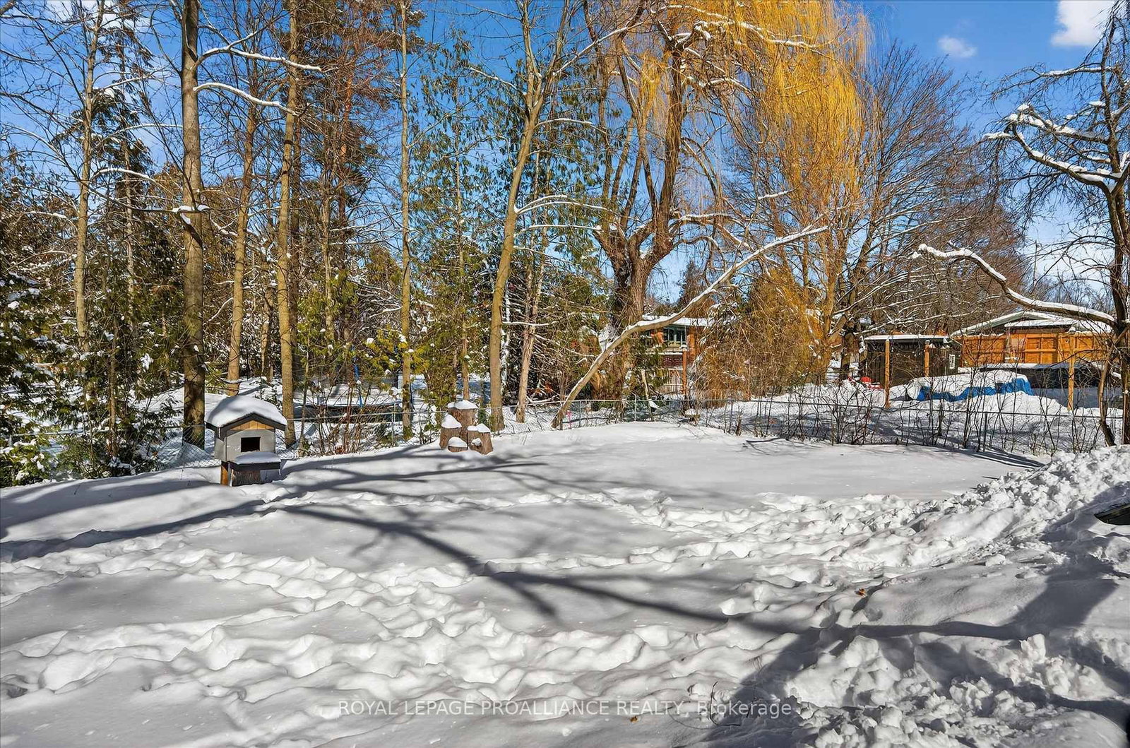 Detached House for sale at 960 Weller Street, Peterborough, Ontario, K9J 4Y2 - Monaghan Ward 2 - MLS: X12838398