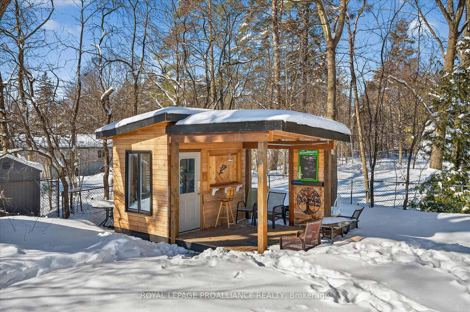 Detached House for sale at 960 Weller Street, Peterborough, Ontario, K9J 4Y2 - Monaghan Ward 2 - MLS: X12838398