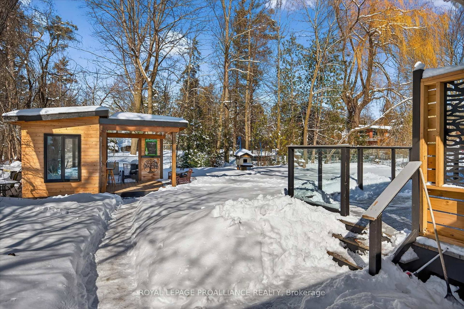 Detached House for sale at 960 Weller Street, Peterborough, Ontario, K9J 4Y2 - Monaghan Ward 2 - MLS: X12838398