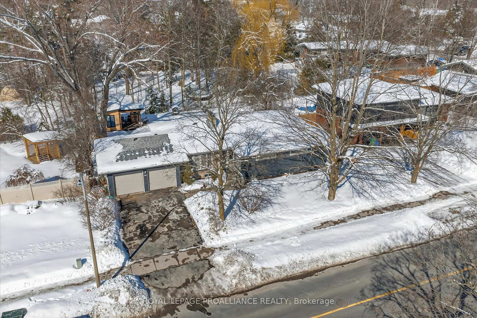 Detached House for sale at 960 Weller Street, Peterborough, Ontario, K9J 4Y2 - Monaghan Ward 2 - MLS: X12838398