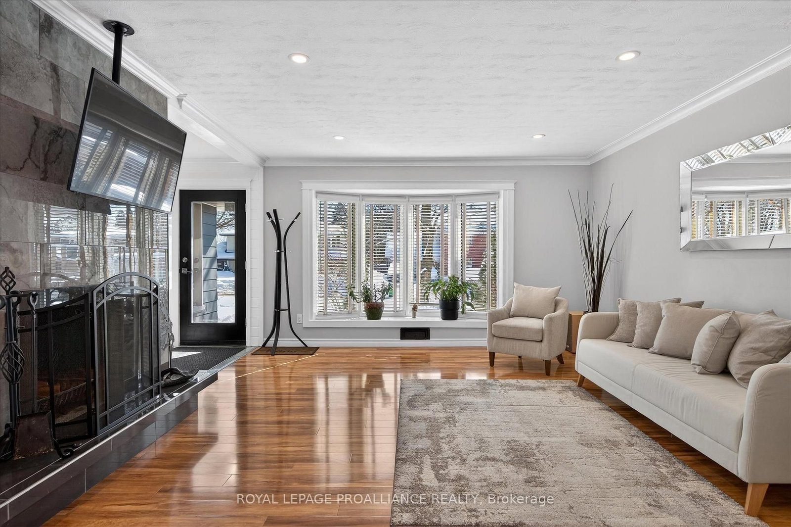 Detached House for sale at 960 Weller Street, Peterborough, Ontario, K9J 4Y2 - Monaghan Ward 2 - MLS: X12838398