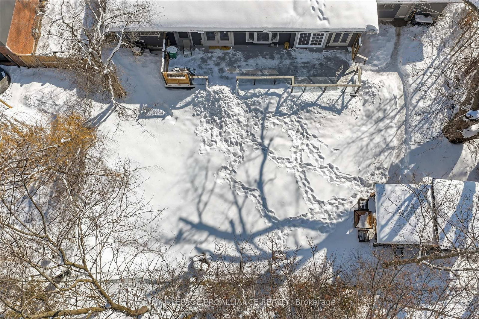 Detached House for sale at 960 Weller Street, Peterborough, Ontario, K9J 4Y2 - Monaghan Ward 2 - MLS: X12838398