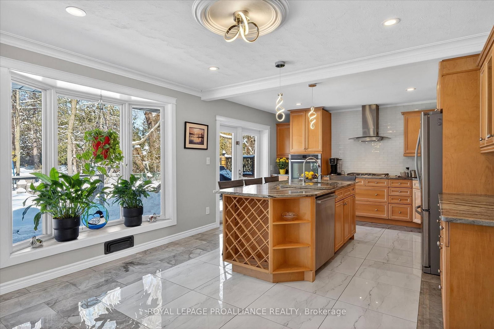 Detached House for sale at 960 Weller Street, Peterborough, Ontario, K9J 4Y2 - Monaghan Ward 2 - MLS: X12838398