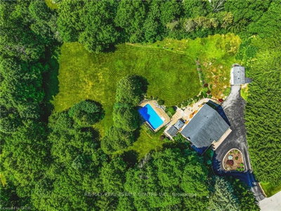 6 Iris Court • Hamilton, ON photo 5