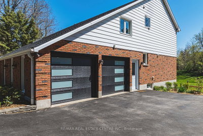 6 Iris Court • Hamilton, ON photo 8
