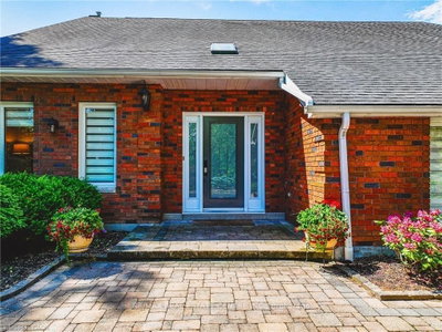 6 Iris Court • Hamilton, ON photo 9