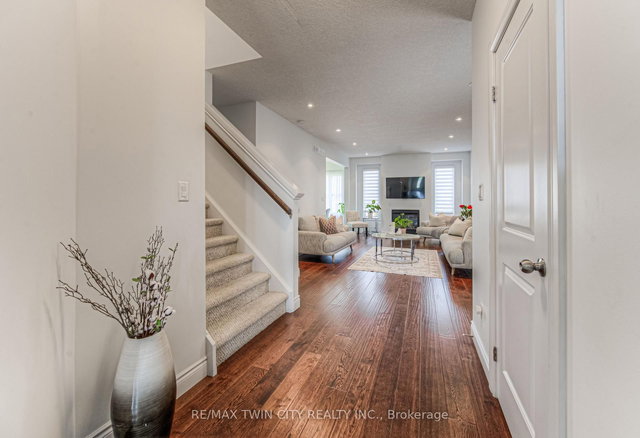 26 SPRING CREEK Street