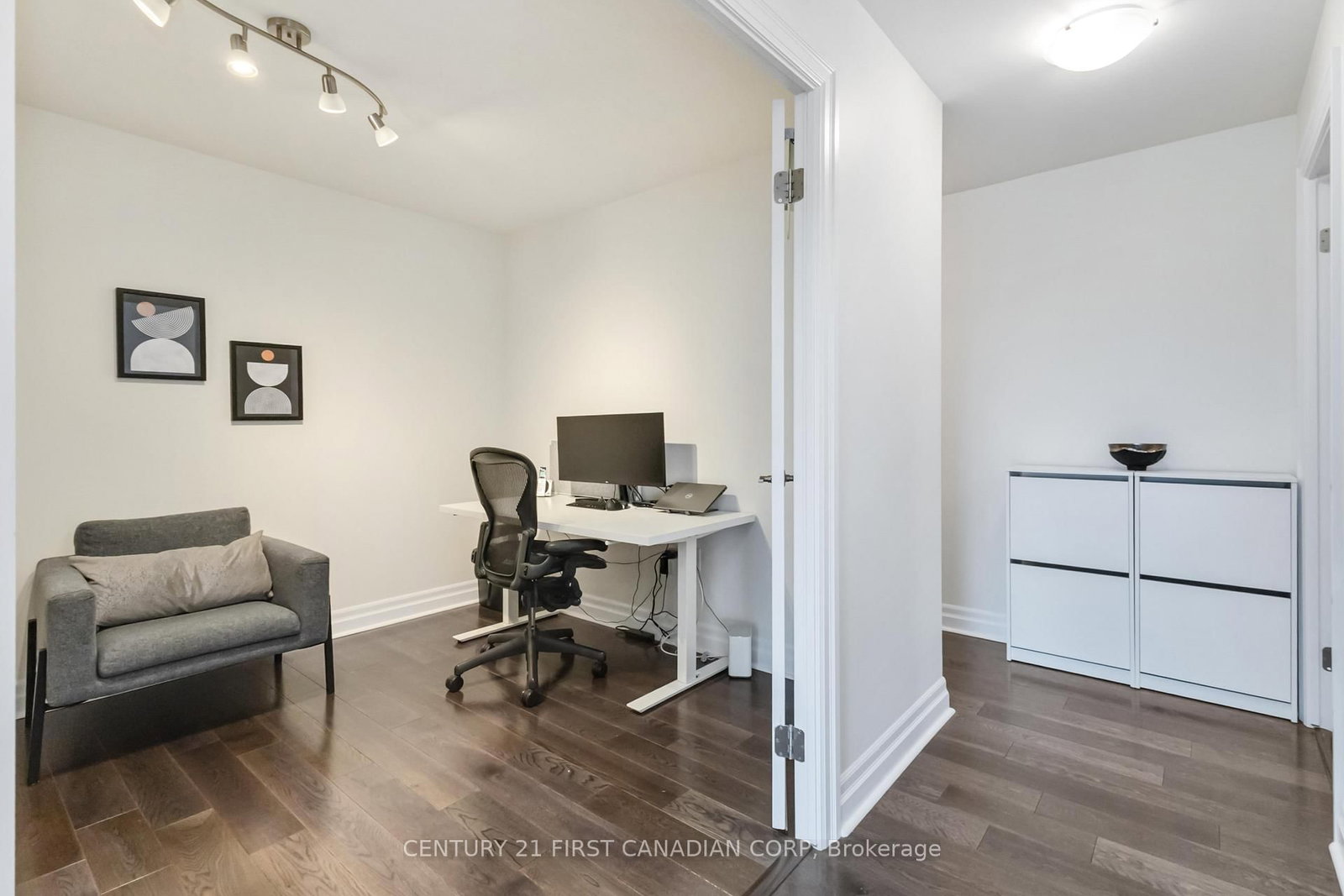 505 Talbot Street, Unit 809 - Photo 26