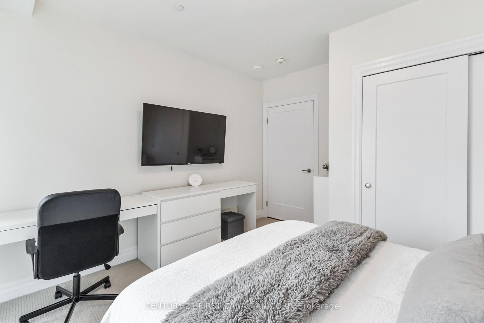 505 Talbot Street, Unit 809 - Photo 29