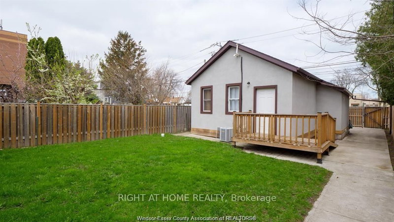 home for lease on 762 AYLMER Avenue E