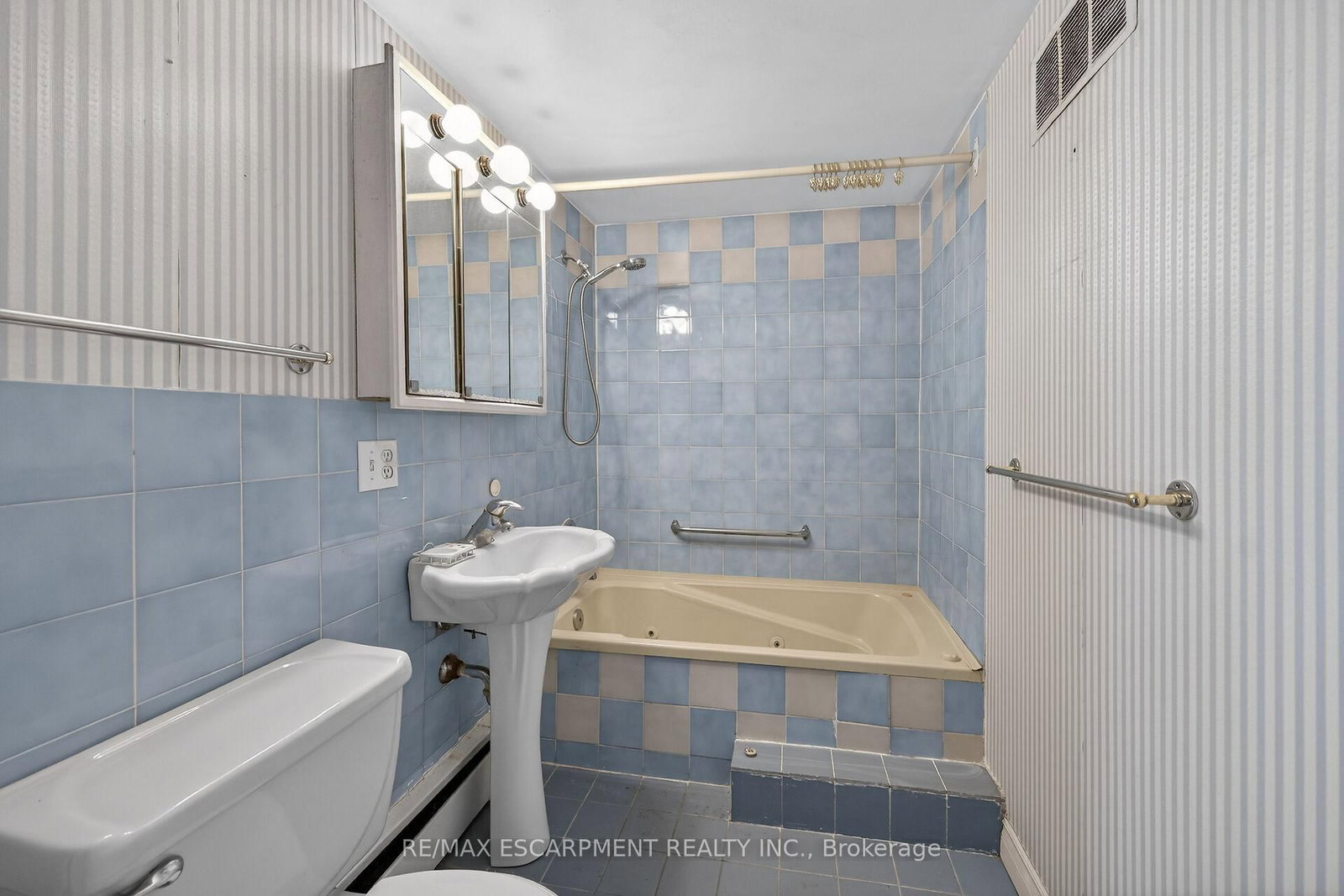 40 Robinson Street, Unit 209 - Photo 16