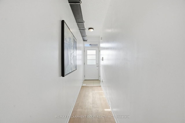 26 - 290 Barton Street W