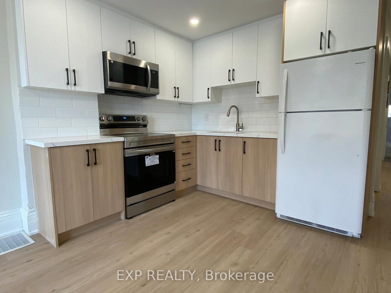 home for lease on 32 Front Street N