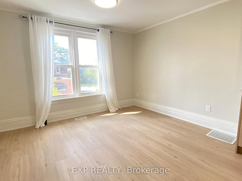 32 Front St N, Thorold, L2V 1X3 | Image 2