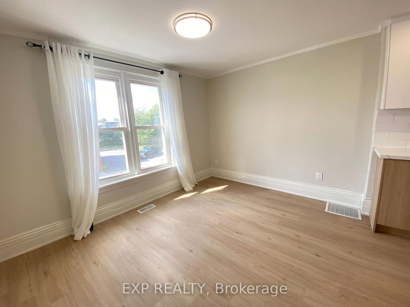 32 Front St N, Thorold, L2V 1X3 | Image 3